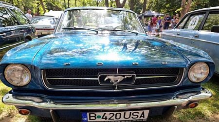 Classic car parade takes place in Burgas today