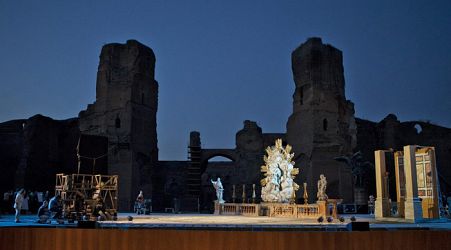 Fuksas staged Tosca delights Caracalla crowd