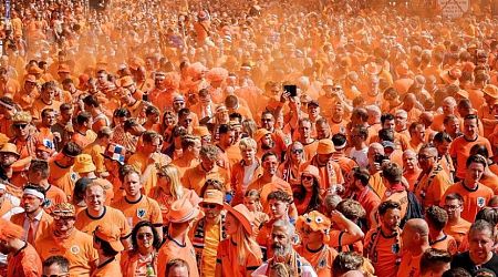 Oranje fans take over Berlin city center ahead of quarter-final against Turkey