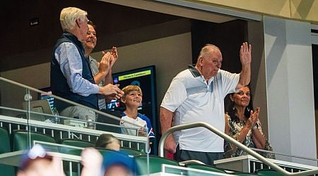 Bobby Cox given ovation in rare visit to Braves' Truist Park
