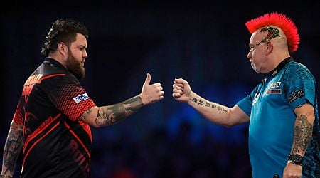 Former world darts No.1 wades into Michael Smith and Peter Wright row with clear stance