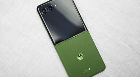 Does the Motorola Razr 2024 have wireless charging?