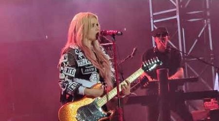 Avril Lavigne He Wasn&#39;t Live in Nimes Festival France 2024