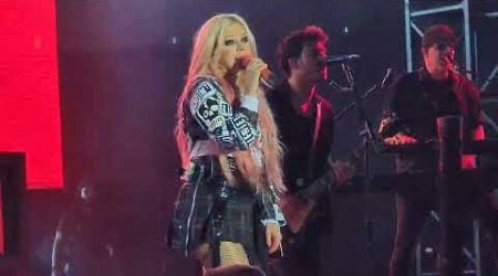 Avril Lavigne Sk8er boi live in Nimes France festival 2024