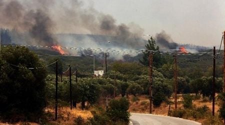 Evzoni border crossing closed due to wildfire