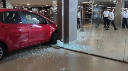 Car crashes into entrance of Forum Algarve shopping centre