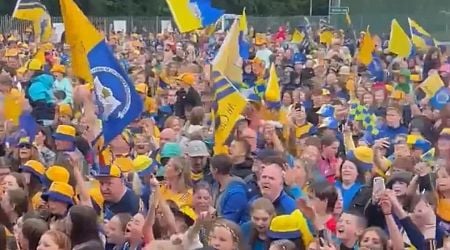 Fans left with 'goosebumps' as Clare GAA supporters sing their hearts out during All-Ireland hurling heroes homecoming