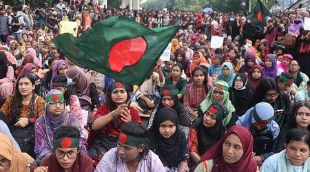 Police cordon Bangladesh student movement leaders at hospital