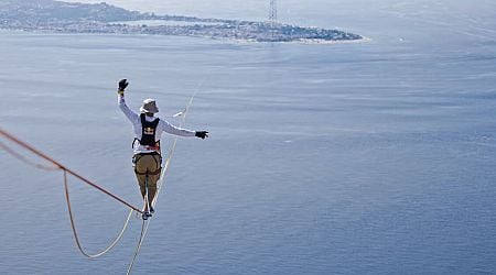 Slackliner attempts world-record Italy-to-Sicily balancing act