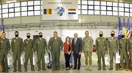 First Romanian Pilots Graduate from European F-16 Training Center