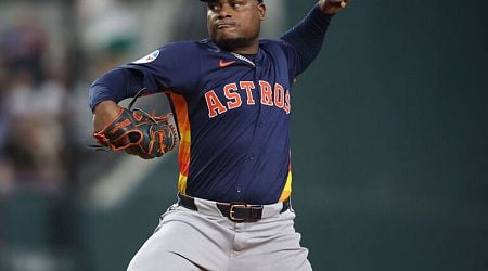 Astros' Valdez loses no-hitter with 2 outs in 9th