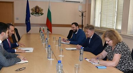 Bulgarian Economy Minister, Azerbaijani Ambassador Discuss Opportunities for Development of Economic Relations