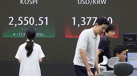 Seoul shares open lower on lingering US recession woes