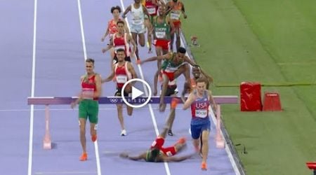 Lamecha Girma fall Moment at men&#39;s 3000m Steeplechase race | Paris Olympics 2024