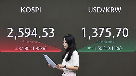 Seoul shares open higher on eased recession woes