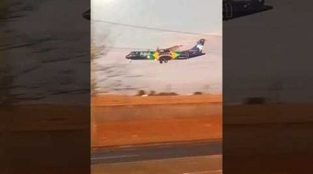 Pouso do ATR-72 Da Azul (Brazilian Flag Livery) Por do Sol Em Uberaba 04/08/2024