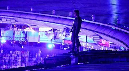 Tom Cruise performs incredible stunt at Olympics closing ceremony as Paris hands over to LA