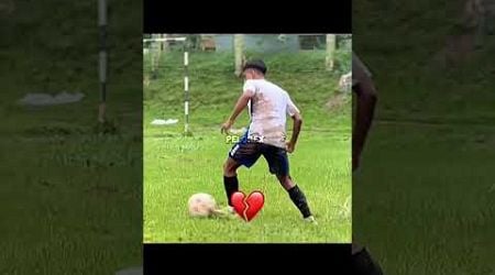 How did he miss the whole Ball? #football #messi #ronaldo #futbol #hearttrend #footballshorts