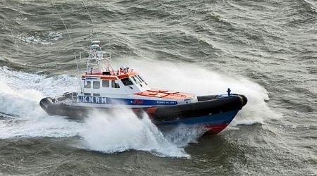 Yacht sinks after fire near Ameland; no passengers found