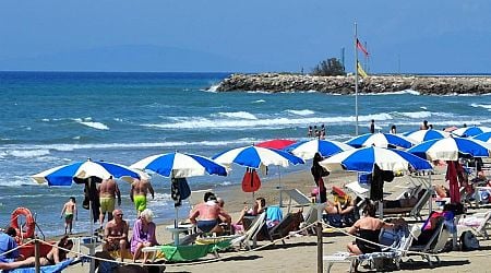 Italy approves new rules to put beach concessions up for bidding by 2027