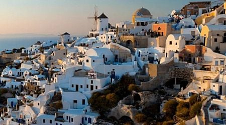 Greece gives Santorini green light to push ahead with new law for UK tourists