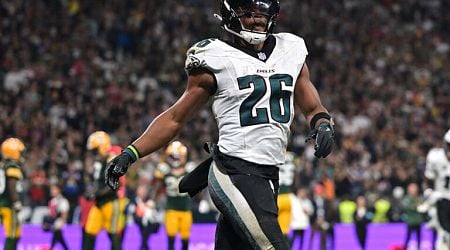 Barkley scores 3 TDs in debut, Eagles beat Packers in Brazil