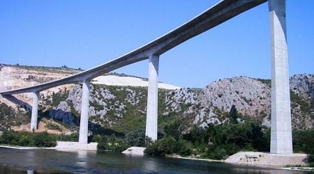 New Herzegovina bridge links to Croatian motorway