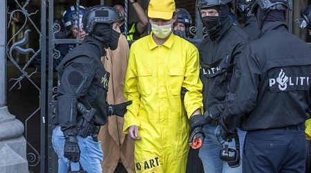 Over 30 XR protesters arrested at Rijksmuseum