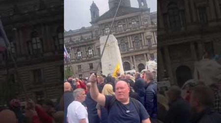 Glasgow ST George&#39;s Square Proud Patriots Flying Their Flags! #glasgow #unitedkingdom #british #flag