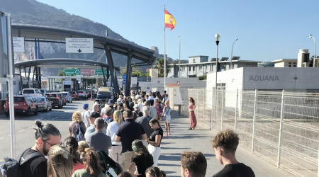 Gibraltar border chaos as tourists and workers are forced into one snaking queue