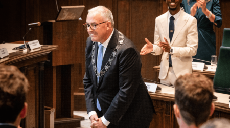 Rotterdam council bids Mayor Aboutaleb farewell with Netflix voucher, yoga mat