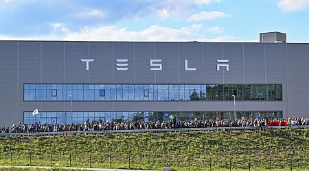 In Germany, Tesla Bosses Visit Homes of Workers Out Sick