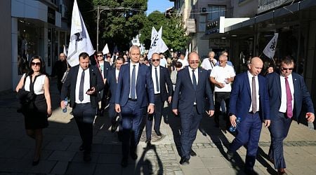 Vazrazhdane Kicks Off Election Campaign in Blagoevgrad with Procession and Meeting with Party Supporters