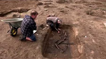 Danish archaeologists unearth 50 Viking skeletons | REUTERS