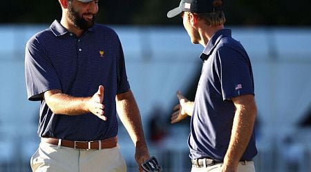 USA takes 4-point lead to Sunday at Presidents Cup