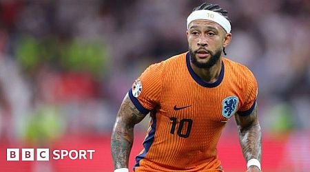 Depay signs two-year deal with Brazil's Corinthians