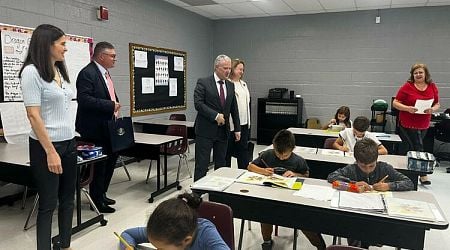 Foreign Minister Kondov Visits Bulgarian School in Washington Area