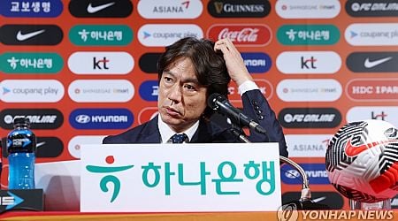 (LEAD) S. Korea keeping eye on injured Sonny ahead of World Cup qualifiers in Oct.