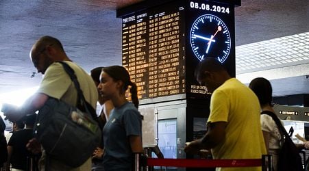 Tarp ends up on Rome-Civitavecchia train cables-major delays