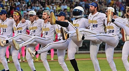 Savannah Bananas to visit 3 football, 18 MLB stadiums in '25