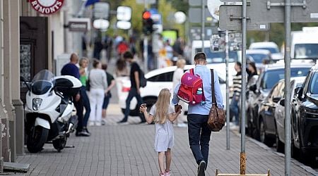 Survey: 40% of Latvians think of themselves as middle-class