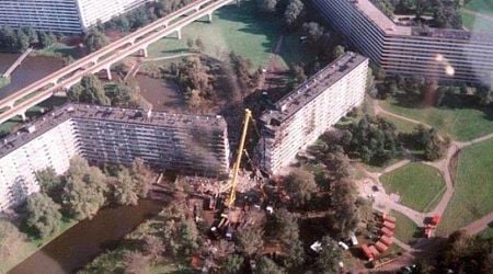 Amsterdam remembers dozens killed in Bijlmer plane crash disaster on 32nd anniversary