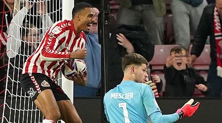 Sunderland 2-2 Leeds United: Illan Meslier makes shocking late error to earn Regis Le Bris' Black Cats a point