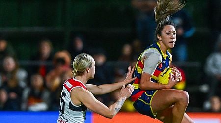 Irish sisters face off in AFLW as parents fly thousands of miles to support