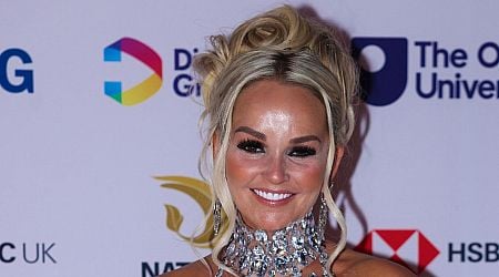 Brookside star Jennifer Ellison flashes abs after 5st weight loss in plunging gown