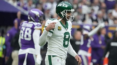 Watch: Vikings pick off Aaron Rodgers late to hold on, stay unbeaten