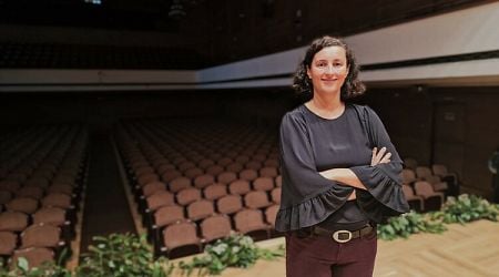 Bulgarian Woman Conducts 450 Musicians in Berlin, Flies with Paraglider in Her Spare Time