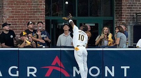 Padres' Profar nearly steals another homer from Dodgers' Betts