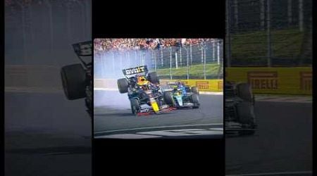 Verstappen and Hamilton&#39;s battle ends in a crash at Hungary #f1 #f1edit