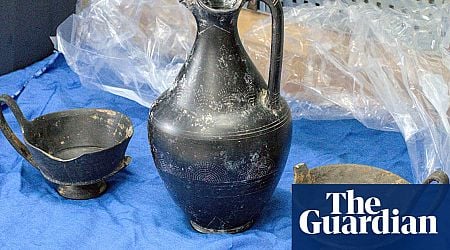 Danish family seek to return Etruscan objects bought from boot of car in Italy